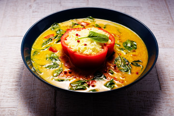 reis curry mit spinat und tomaten