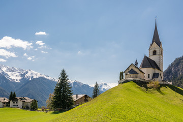 Fototapeta na wymiar Church in small alpine village Schmitte