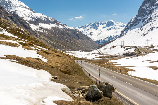 2284 high Julierpass in Switzerland