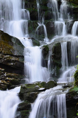 Panele Szklane  Wodospad Shipot (Shipit) - jeden z najpiękniejszych i najpełniejszych wodospadów Zakarpacia