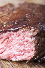 Nahaufnahme von einem gegrillten Steak