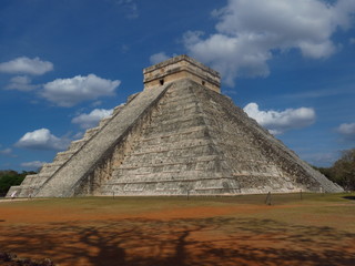Chichen Itza pyramid in cancun mexico ancient temple kukulkan temple