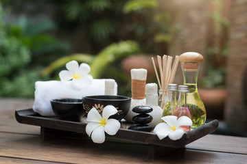 Fototapeta na wymiar Thai spa massage compress balls and salt spa objects