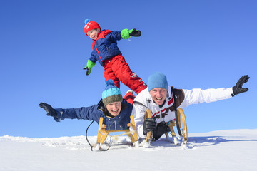 Familiengaudi beim Schlittenfahren