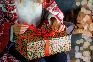 Fototapeta na wymiar Female hands opening Christmas gift box