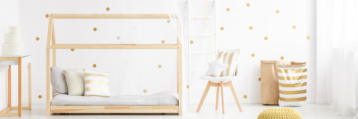 Golden decor in kid's bedroom