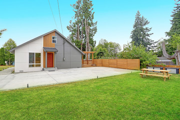 Obraz premium Completely renovated Modern Home in Everett