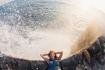 girl lies on the edge of the cliff