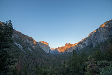 Yosemite national park tunnel view point sunset