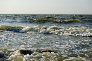 Fototapeta na wymiar waves break on the coast