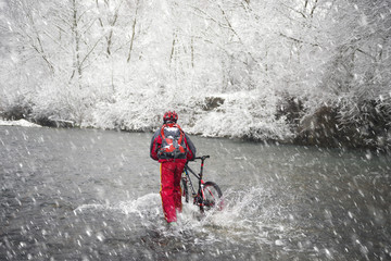 Race by mountain bike on icy water