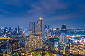 Obraz premium Bangkok business district skyline at night.