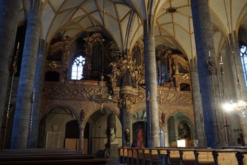 Schwaz Tirol Österreich Pfarrkirche Maria Himmelfahrt Innenraum mit Chor Orgel und Empore