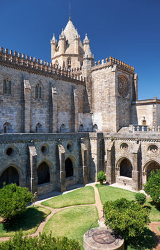Cathedral (Se) of Evora with the cloister circumjacent the interior courtyard. Evora. Portugal.