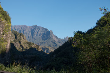 Fototapeta premium Paysage, Ile de la Réunion, Cilaos et ses montagnes, à travers différents point de vue