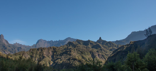 Fototapeta na wymiar Paysage, Ile de la Réunion, Cilaos et ses montagnes, à travers différents point de vue