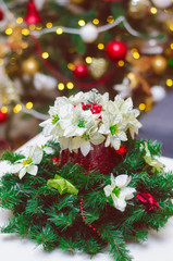 Fototapeta na wymiar Рождественский венок с цветами