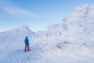 Fototapeta na wymiar Tourist walks in the winter mountains