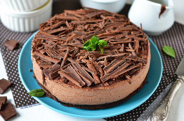 Chocolate cheesecake with mascarpone, chocolate biscuit and ganache