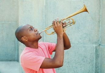 African american artist with trumpet - obrazy, fototapety, plakaty
