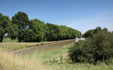 Fototapeta na wymiar Canal latéral de La Loire-