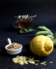 Abgeriebenes der Bergamotte als aromatischer Teezusatz