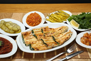 ıspanaklı kapalı pide