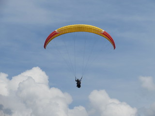 Parapente en el aire