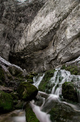 Fototapeta na wymiar Wasserfall und Bachlauf auf der Schwäbischen Alb