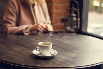 Obraz na płótnie Canvas woman with white coffee cup on a table