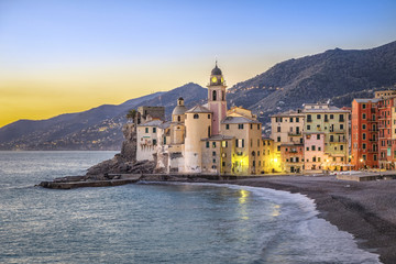 Sea shore and colorful houses in Camogli resort town near Genoa, Liguria, Italy - obrazy, fototapety, plakaty