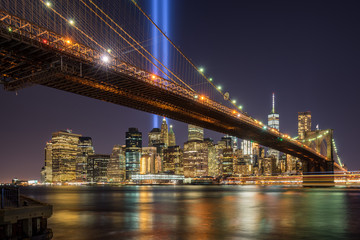 Fototapeta na wymiar Tribute in Light with the Brooklyn Bridge and the skycrapers of Lower Manhattan. Financial District, New York City