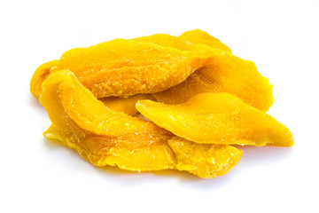 getrocknete Mango isoliert freigestellt auf weißen Hintergrund, Freisteller
