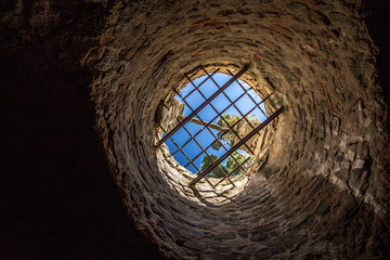 Fallen, deep down in a stone Well, looking up towards a blue sky