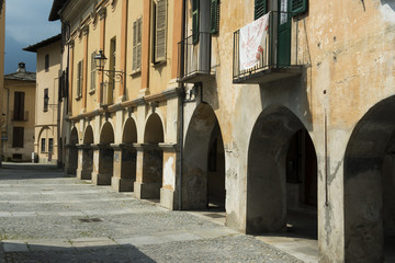 Fototapeta na wymiar Arkaden in Luserna San Giovanni, Piemont