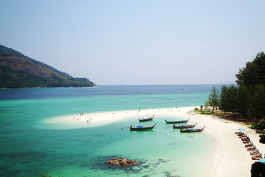 Koh Lipe island is beautiful to experience a very happy atmosphere