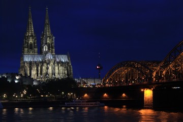 K&ouml;lner Wahrzeichen bei Nacht
