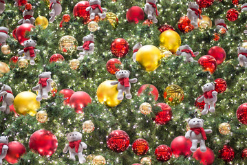 Fototapeta na wymiar Christmas tree decorations with bear dolls hanging on the tree.