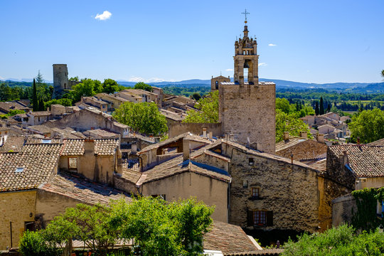 Vue sur le village de Cucuron, Provence, Luberon, France.