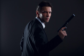 Image from back of guy bodyguard