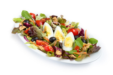 Insalata di verdure fresche e uova sode