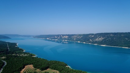 Fototapeta na wymiar France Provence Verdon Lac de Sainte Croix vue du ciel