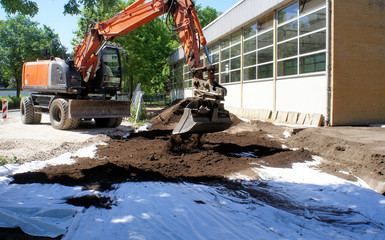 Covers of a geotextile as' protection against toxic soil contamination. Application of clean soil