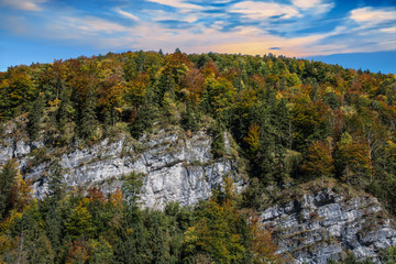 Herbstliche Felswand in der Grünau im Almtal - Oberösterreich