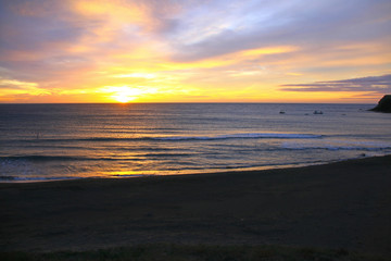 Fototapeta na wymiar coucher de soleil sur la mer