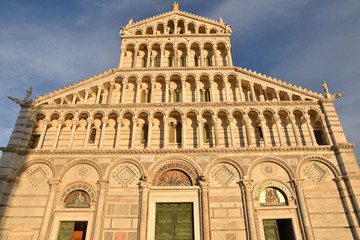 Façade de la basilique de Pise en Toscane, Italie