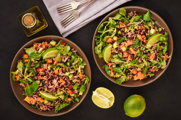 Salad with wild rice, papaya, lime and cucumber.