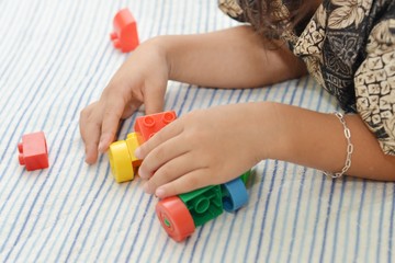 Obraz na płótnie Canvas kid created the car of children's toy blocks