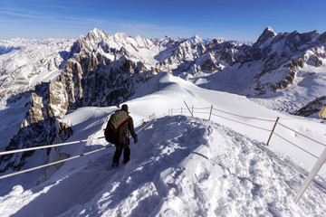 Fototapeta na wymiar Winter scene of famous off-piste ski run, the Vallee Blanche, Mont Blanc in French Alps
