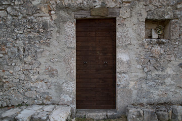 Fototapeta na wymiar Entrance of an antique stone house in Italy 
